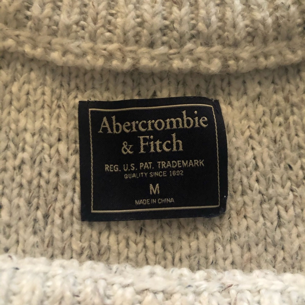 Cream Abercrombie & Fitch sweater